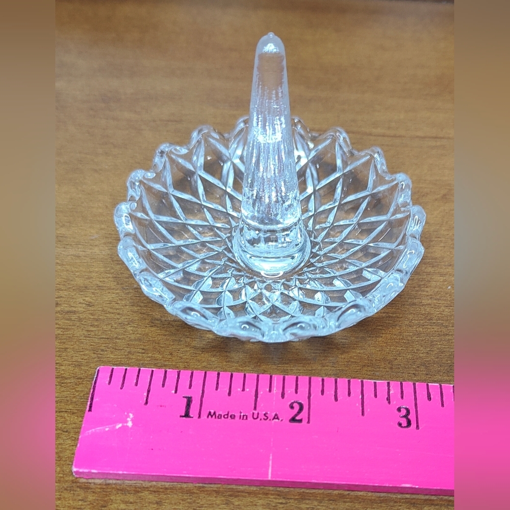 Fifth Avenue Crystal Ring Holder